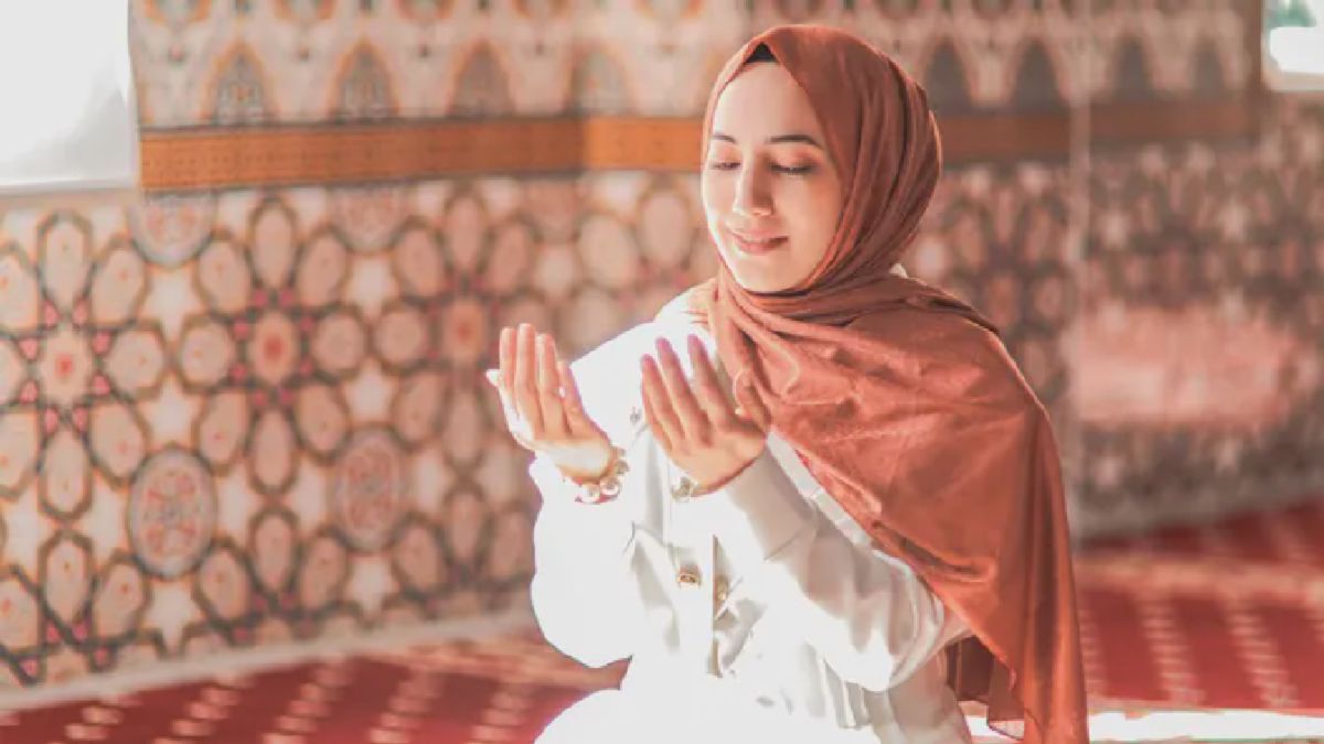 Doa Muslimah di Era Digital, Jangkar Spiritual Tak Tergantikan