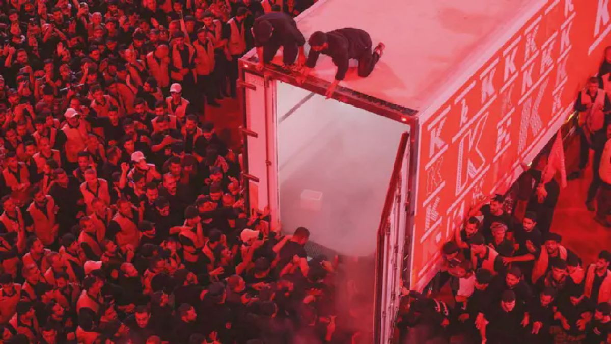 Karbala — Jutaan Pelayat Hadiri Prosesi Pemakaman Ali Khamenei