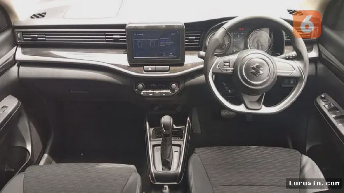 Suzuki XL7 Tampilkan Dashboard Dinamis dengan Aksen Karbon