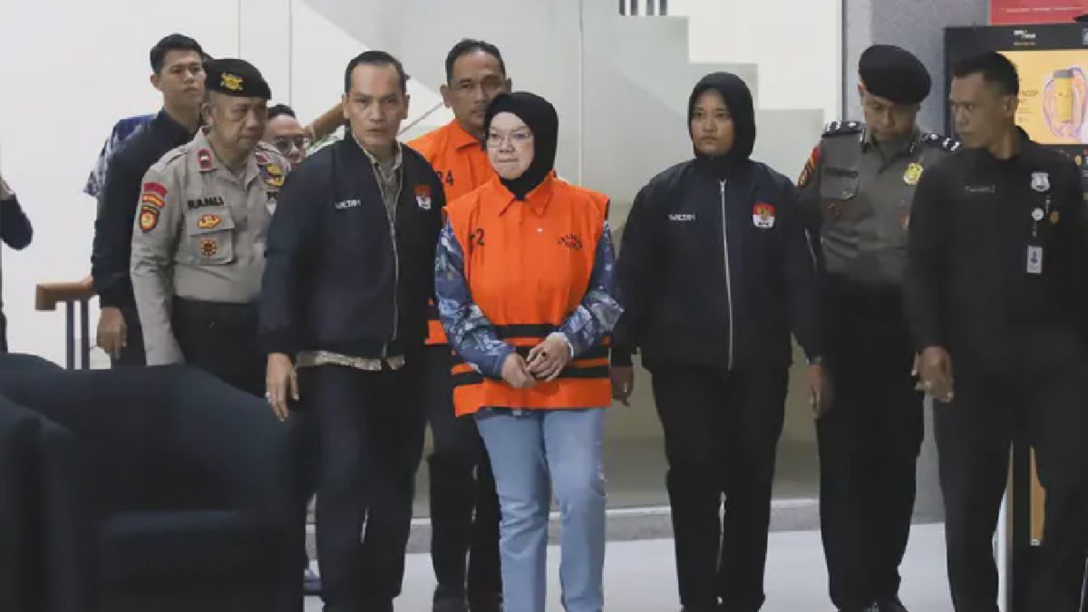 Bupati Sukoharjo Etik Suryani Resmi Ditahan KPK Usai OTT