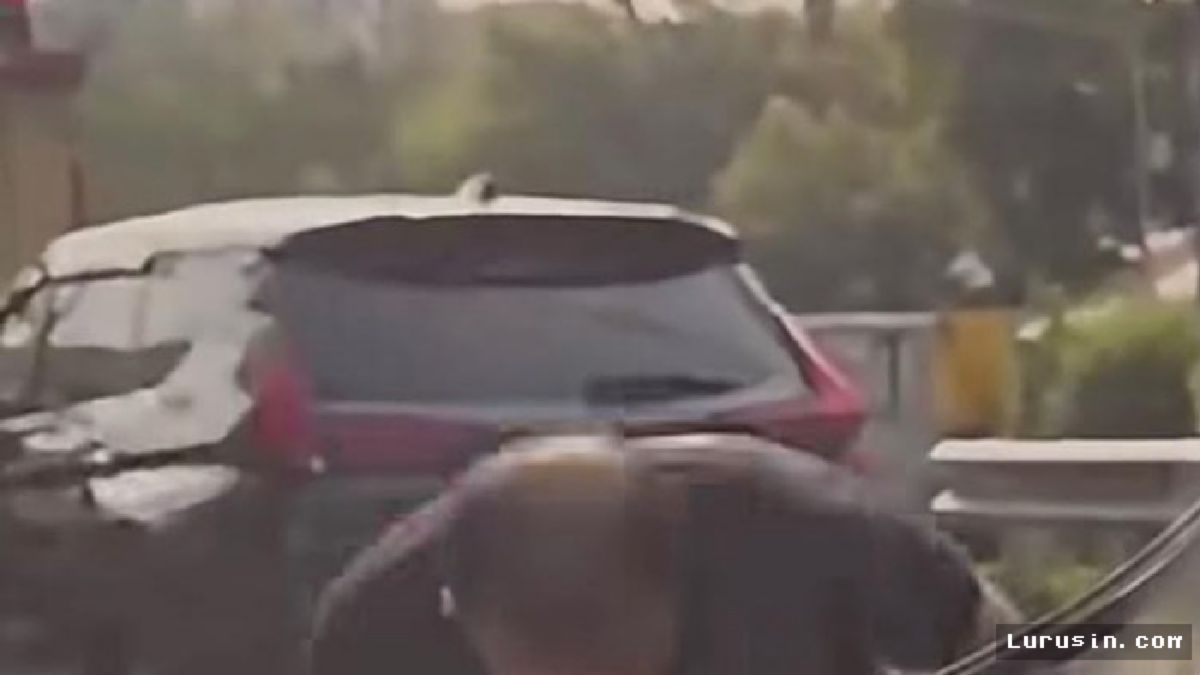 Jakarta Utara — Rekaman video amatir yang menampilkan aksi seorang pria tanpa