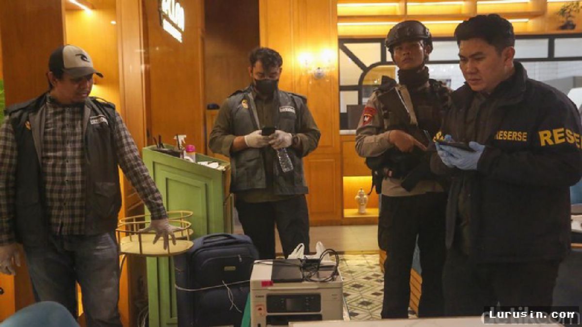 Polisi Temukan Brankas 2x1 Meter di Kafe de’Clan Cipete