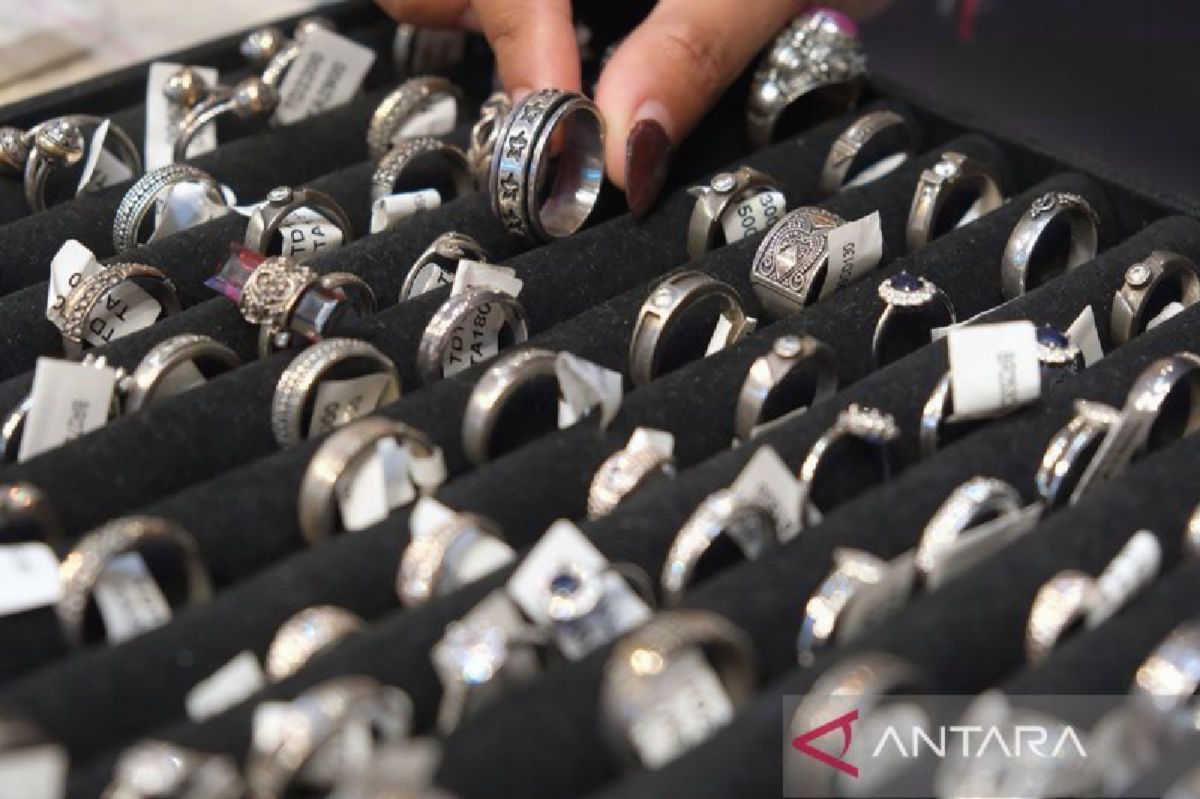 Perak Kini Jadi Alternatif Investasi Logam Mulia bagi Pemula