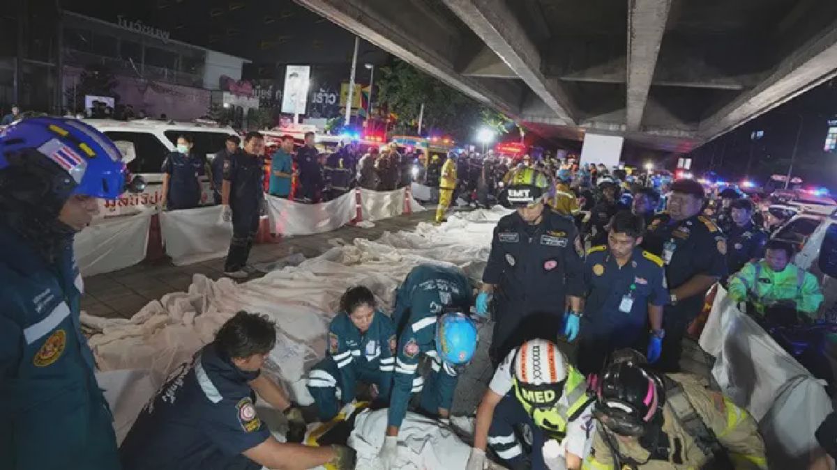 Kebakaran Bar di Bangkok Tewaskan Puluhan Orang, Jenazah Dibaringkan Berjajar
