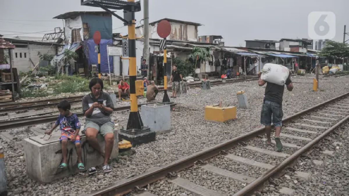 Pemukiman Bantaran Rel Kereta Meningkat, Kemiskinan Capai 9,57 Persen