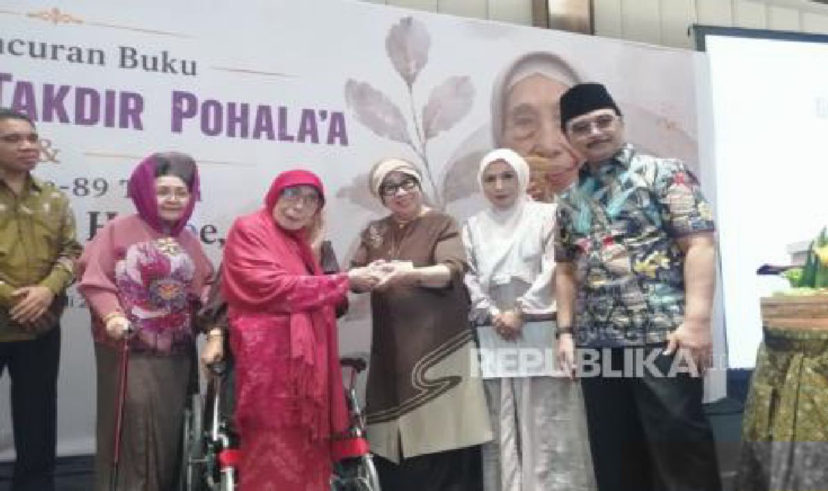 Irtja Tangahu Hadju Luncurkan Buku Sejarah Gorontalo Purba