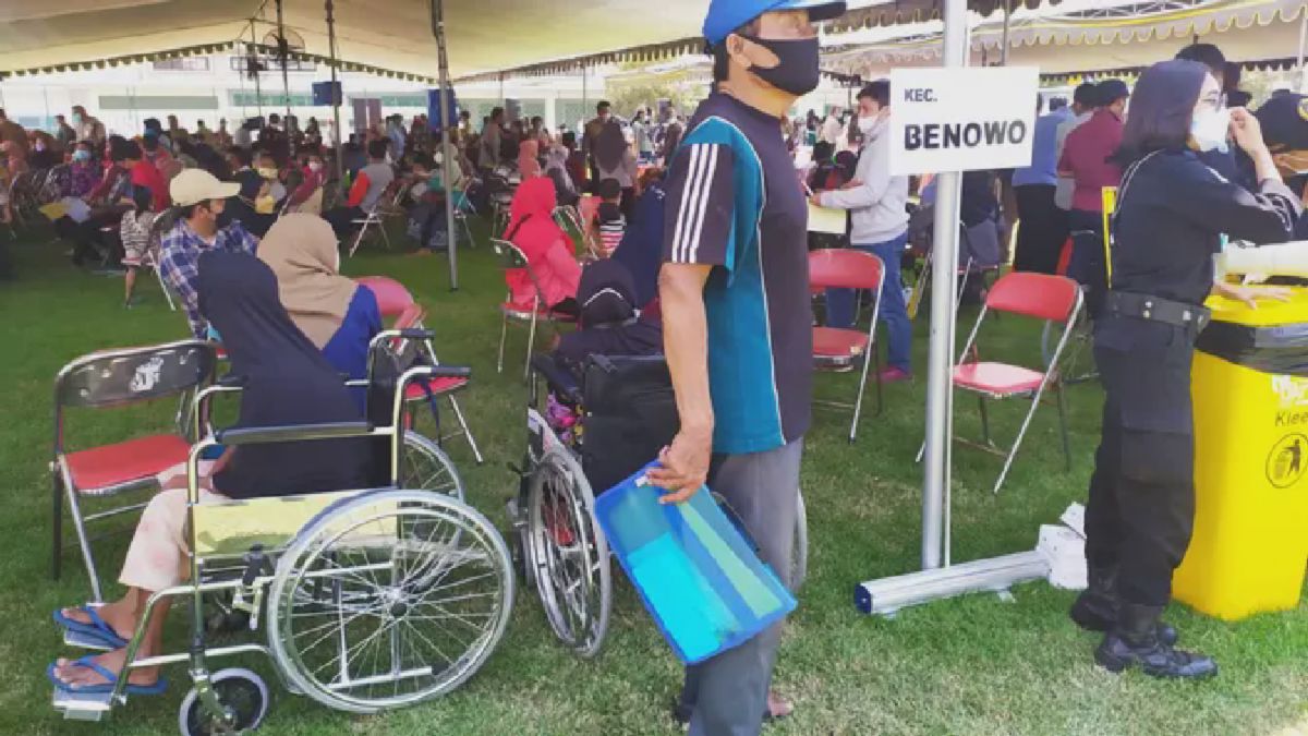 Surabaya Terapkan Sistem Jemput Warga untuk Salurkan Bansos