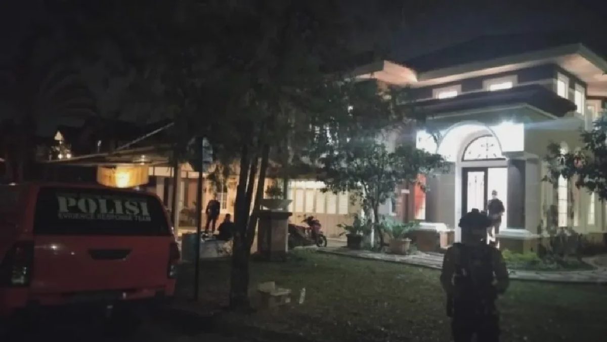 Polri Sita 74 Kg Emas dan Rp476 M dari Rumah di Sentul