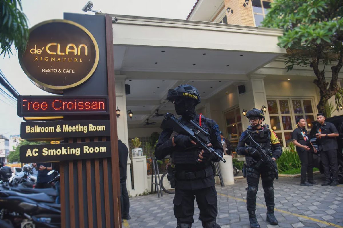 Polri Segel Dua Ruangan Kafe Terkait Korupsi Batu Bara