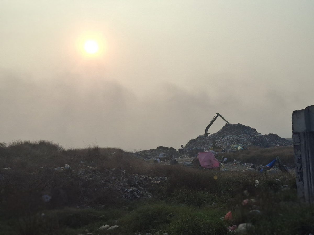 Kebakaran TPA Jatiwaringin Mereda, Tersisa 30 Persen Area Terbakar