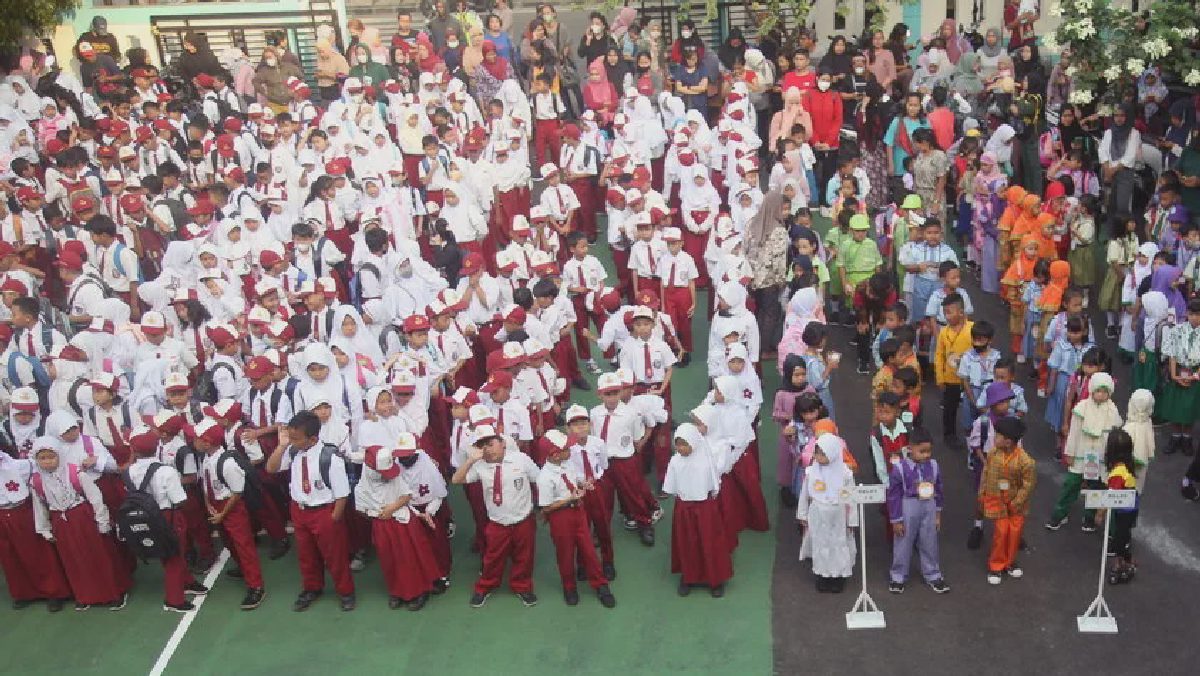 Menggali Ragam Pengalaman Perdana Siswa di Awal Tahun Pelajaran