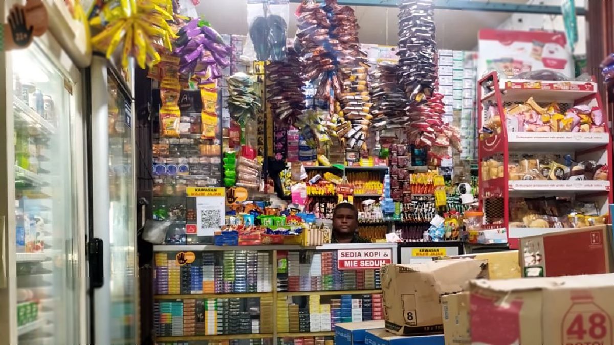 Kemasan Sachet: Solusi Cepat yang Mengikis Keuangan Pekerja Harian