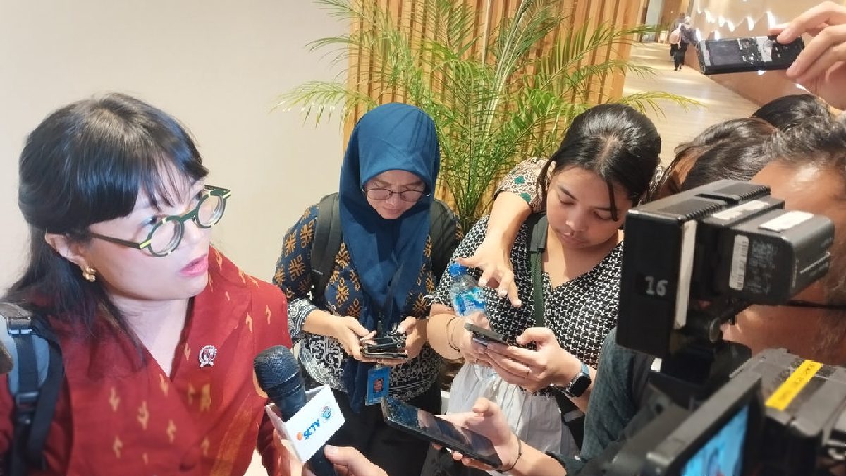 Klarifikasi Wamen Stella: Mahasiswa Tak Daftar Ulang PTN Hanya 17.800