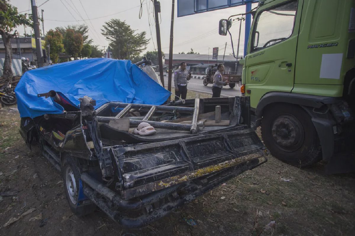 Kecelakaan Maut Pantura Indramayu Tewaskan 13 Orang