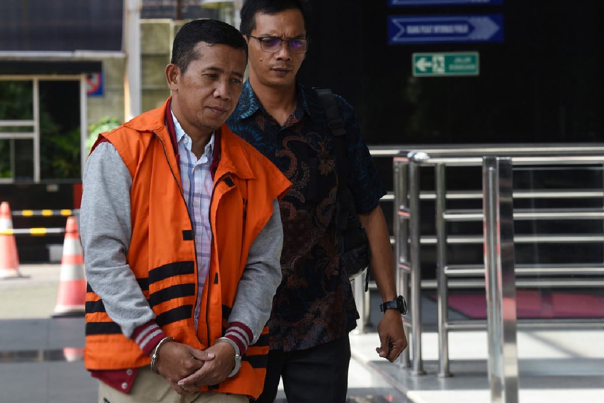 Ajudan dalam Pusaran Korupsi: Bisakah Menolak Perintah Atasan?