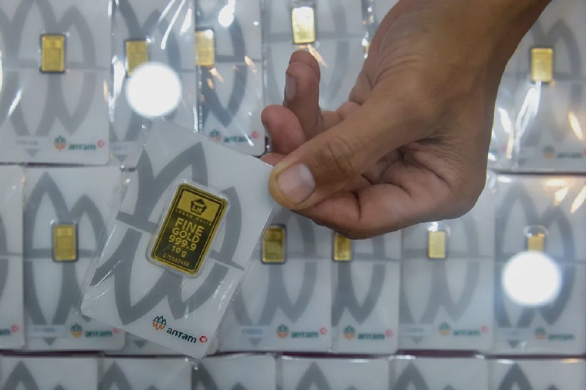Harga Buyback Emas Antam Anjlok Rp20.000 per Gram Hari Ini