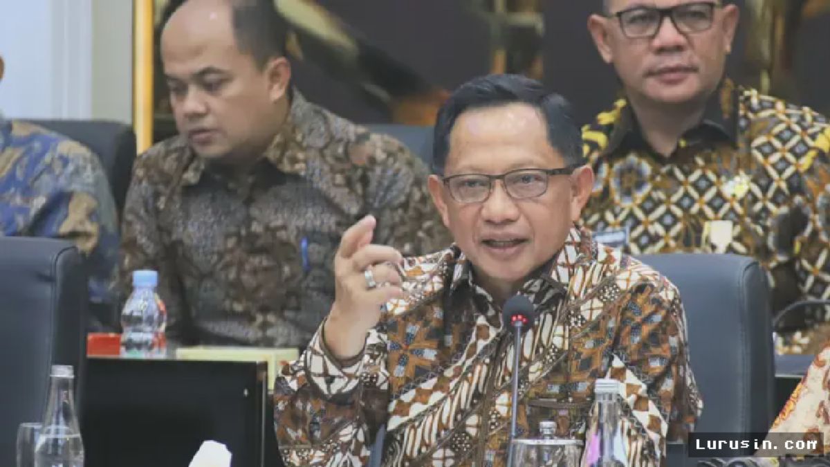 Jakarta — Menteri Dalam Negeri Muhammad Tito Karnavian menghadiri rapat kerja bersama