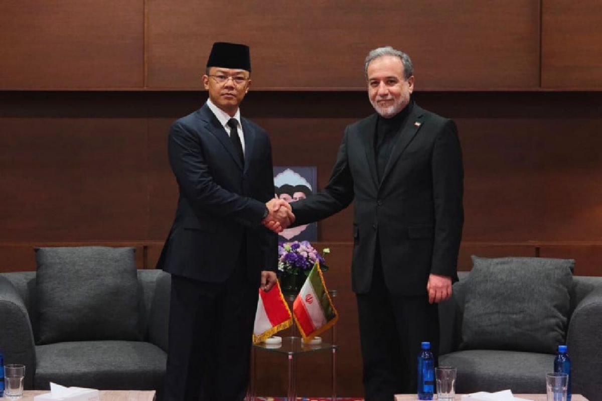 Sugiono Bertemu Menlu Iran di Sela Pemakaman Ali Khamenei