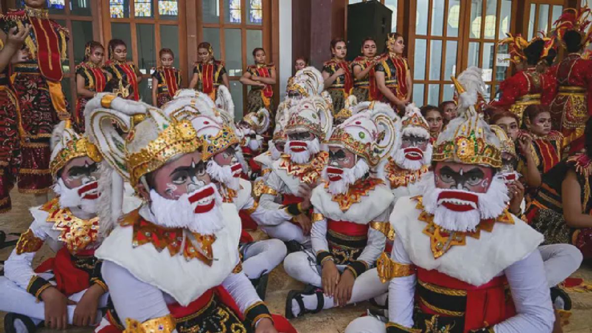 Festival Remo Yosakoi Surabaya Hadirkan Kolaborasi Budaya Unik