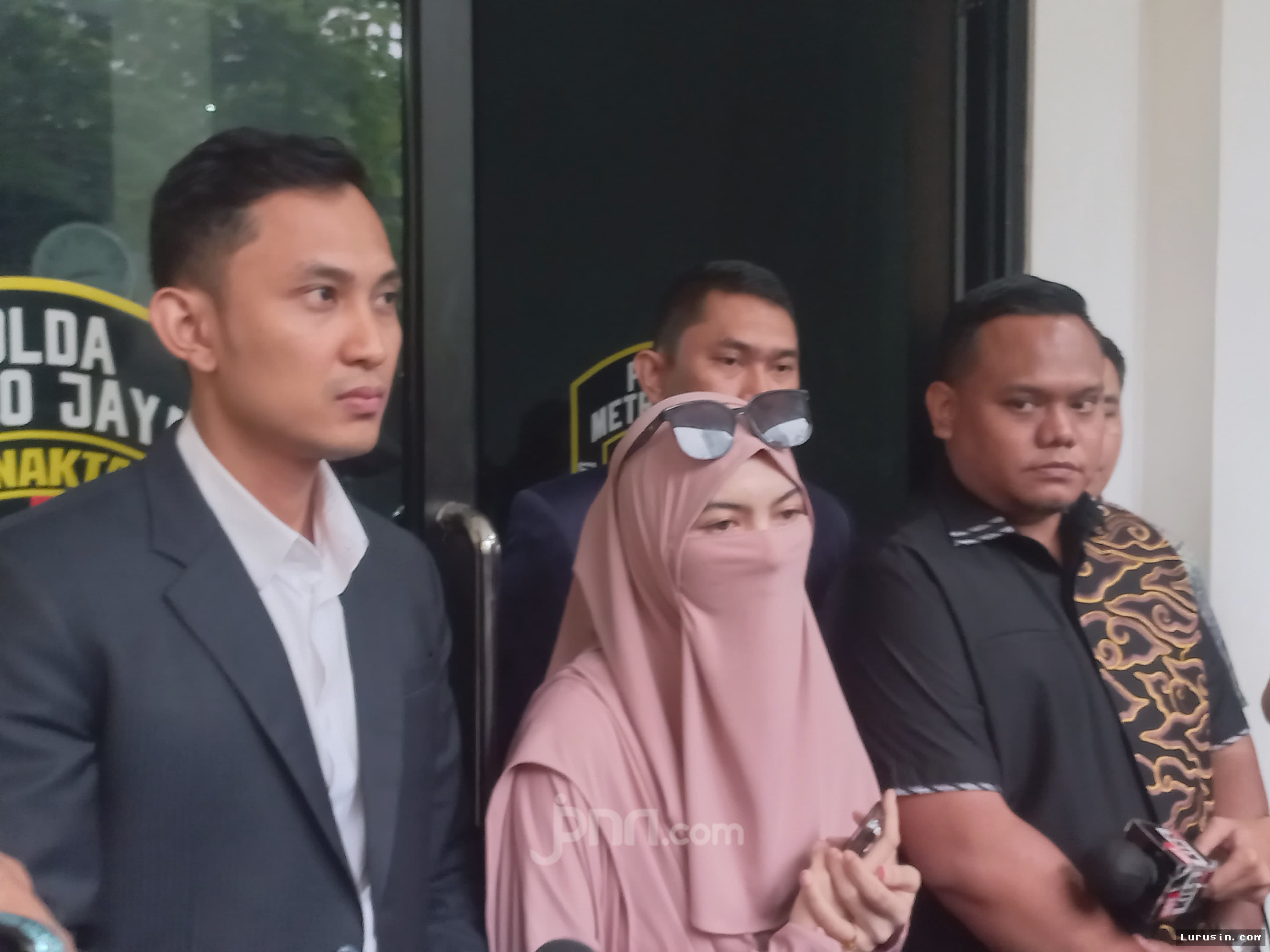 Jakarta — Wardatina Mawa Resmi Bercerai dari Insanul Fahmi