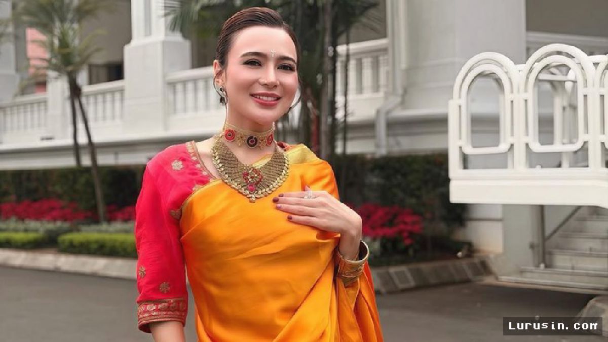 Jakarta — Wika Salim Kenakan Sari Oranye di Jamuan Kenegaraan PM India