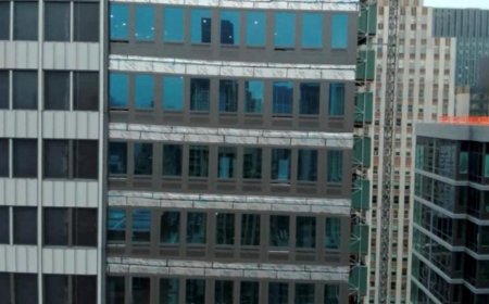 Gedung Pencakar Langit Tiba-Tiba Goyang, Warga Dievakuasi